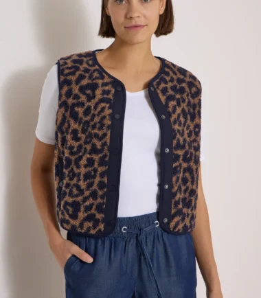 Cecil Teddy vest with softshell details and Leo pattern