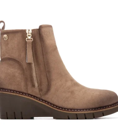 Refresh beige suede  wedge boots